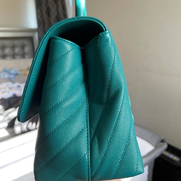 (SOLD)CHANEL Coco Top Handle Vert in Chevron - Picture 6 of 9